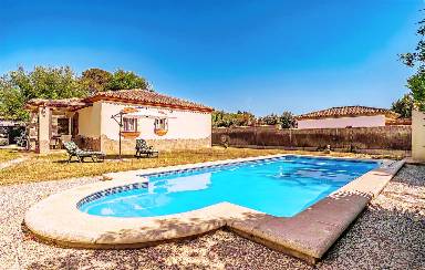 Casa con barbacoa, piscina privada y terraza