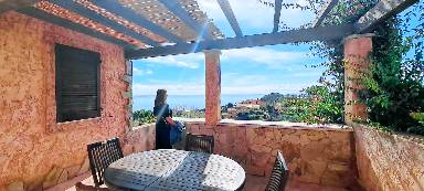 Familienorientierte Villa mit Pool, Grill und Garten | Bergblick