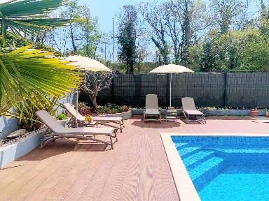Appartamento con griglia e piscina privata