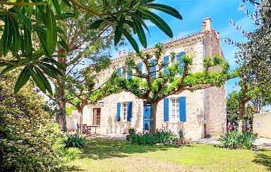 Ferienhaus mit privat eingezäuntem Garten für 10 Gäste mit Hund in Rognonas, Provence-Alpes-Côte d'Azur
