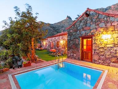 Holiday home with terrace, garden & BBQ