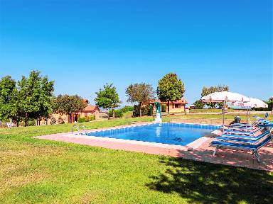 Ferienhaus mit Terrasse, Garten und Grill