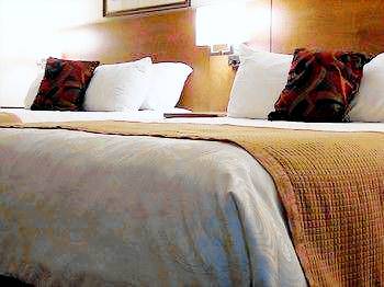 Rosslyn Inn and Suites in Edmonton, AB