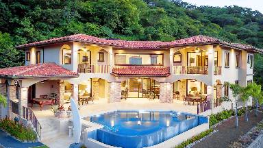 557 m² House