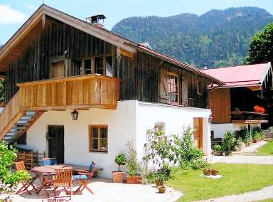 100 qm Ferienhaus, umzäunt, für 4 Gäste mit Hund in Sachrang, Aschau im Chiemgau