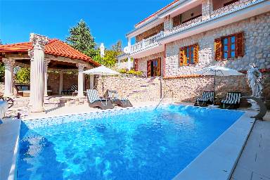 Reizendes Apartment nur 700 Meter zum Strand mit Meerblick, Pool, BBQ, WiFi