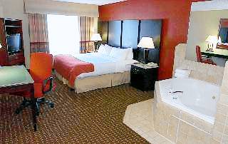 Holiday Inn Hotel & Suites Owatonna — photo 2