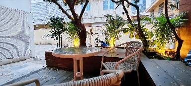 The meeting point by hematoa near BTS Phloen Chit