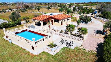Villa mit Grill, Garten und Terrasse