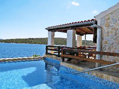 Familienorientiertes charmantes Ferienhaus mit privatem Pool, Grill und Garten | Wasserblick | Haustierfreundlich