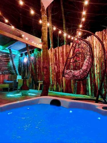 Gracelands Glamping lodge 1