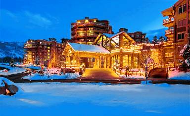 Condo with heated pool, barbeque & sauna | Mountain view