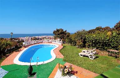 Villa with private pool, garden & BBQ