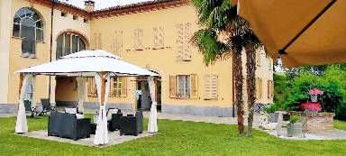 Casale con terrazza e giardino