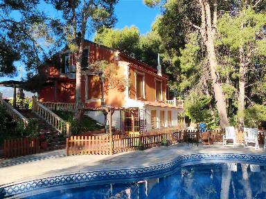 Casa con barbacoa, terraza y piscina privada | Vistas a la montaña | Perfecta para el trabajo en remoto
