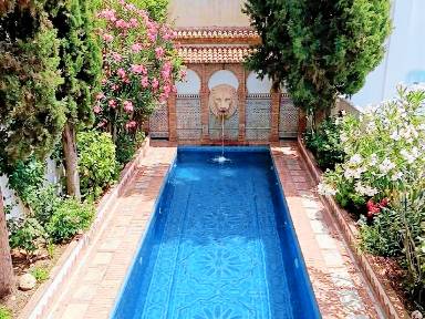 Villa with garden & private pool | Next to Alcazaba