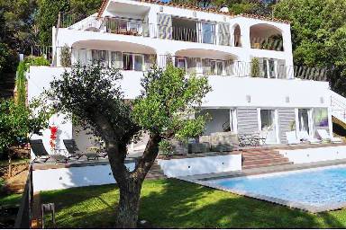 225 m² House