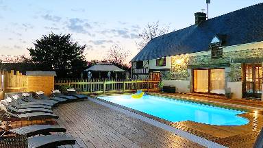 Cottage avec sauna, piscine chauffée et barbecue