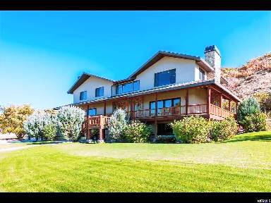 743 m² House