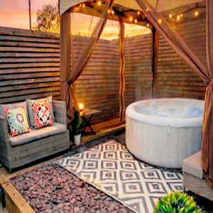 Vacation home with hot tub — photo 2