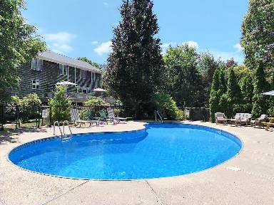 372 m² House
