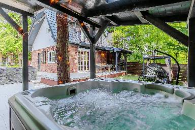Fully equipped lovely house with terrace, jacuzzi & sauna