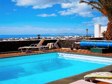 Apartamento con piscina climatizada, barbacoa y terraza