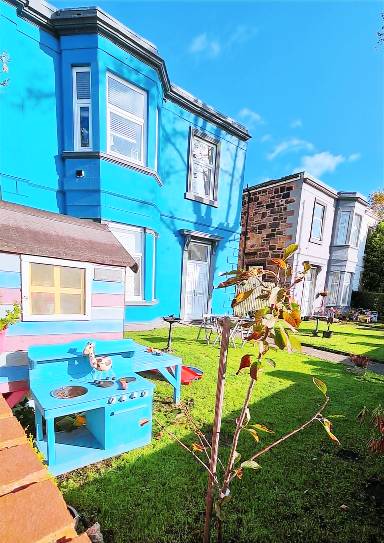 Child-friendly holiday apartment with garden | City view
