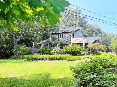 242 m² House