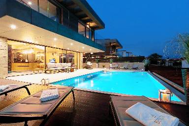 Familienorientierte wunderschöne Villa mit Garten, Pool und Terrasse | Poolblick
