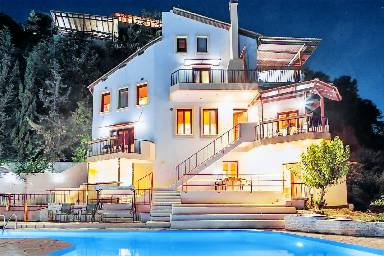 Villa with terrace, hot tub & BBQ | Mountain view