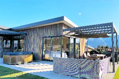 250 m² House
