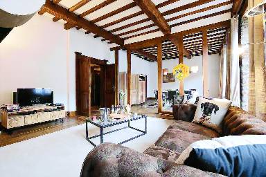 250 m² House