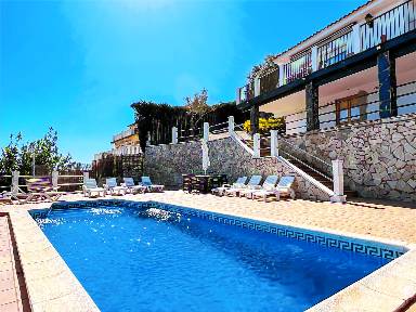 Atractivo chalet totalmente equipado con jardín, piscina privada y barbacoa