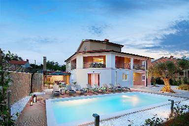 350 m² Villa