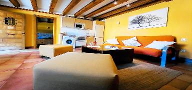 Aparthotel con terraza y jardín | Cerca Alcázar de Segovia | Vistas al jardín | Ideal para trabajar remoto