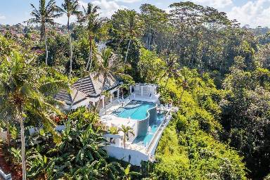 700 m² Villa