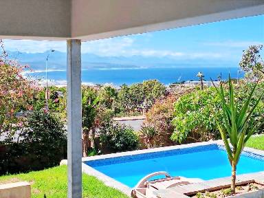 Flat with garden, terrace & pool