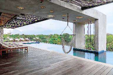 Aparthotel con jacuzzi y piscina privada | Vistas al jardín