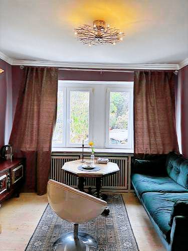 Große Zimmer mit einem Bad in Moenchengladbach