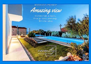 Kinderfreundliche Villa mit Terrasse, privatem Pool und Garten | Stadtblick