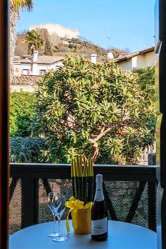 Apartment with patio & yard — photo 2
