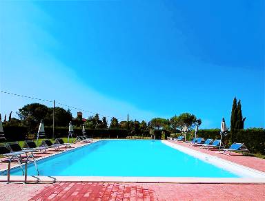 Casa con giardino, piscina e terrazza | Vista sul giardino | Sono ammessi animali domestici