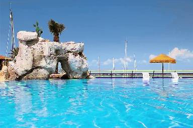 Fantastico alloggio con piscina, giardino e terrazza | Vista sul mare | Vicino alla spiaggia