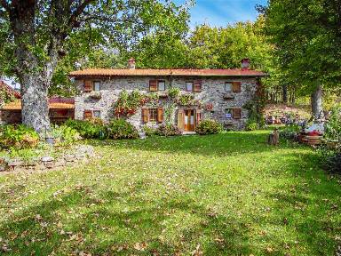 160 m² Ferienhaus mit eingezäuntem Garten für 7 Gäste mit Hund in San Marcello Piteglio, Toskana