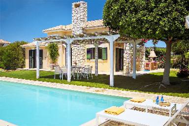 Villa with terrace, BBQ & garden
