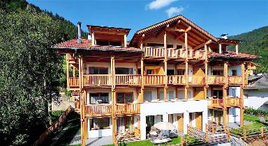 Familienorientiertes Serviced Apartment mit Garten, Whirlpool und Sauna