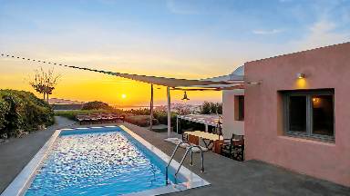 Villa with private pool, garden & hot tub