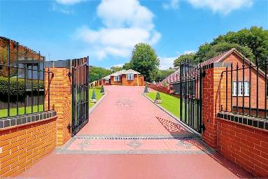 130 m² House