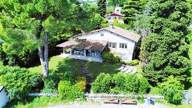 150 qm Ferienhaus, Strand in der Nähe, für 6 Gäste mit Hund in Villaggio Sanghen, Gardasee